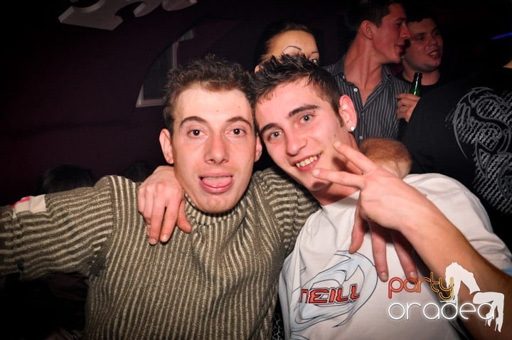 Club Atti's pe ringul de dans, 