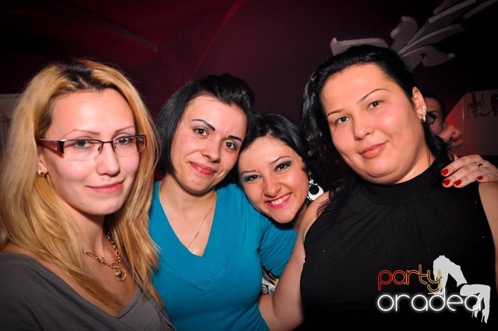 Club Atti's pe ringul de dans, 