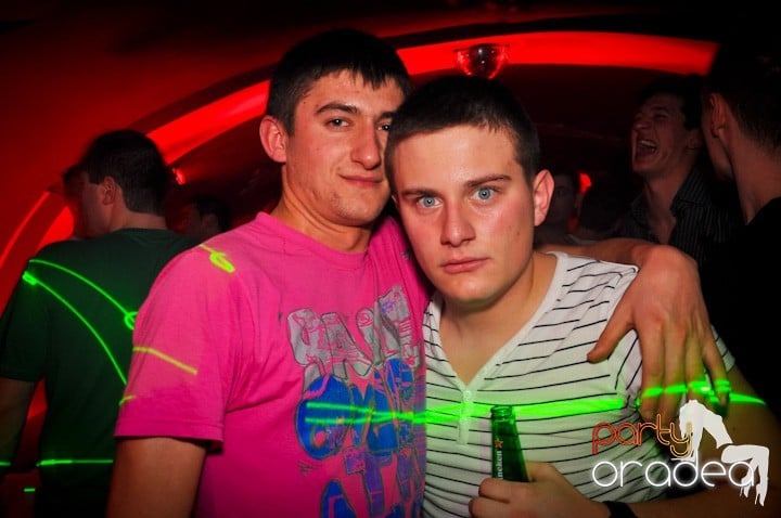 Club Atti's pe ringul de dans, 