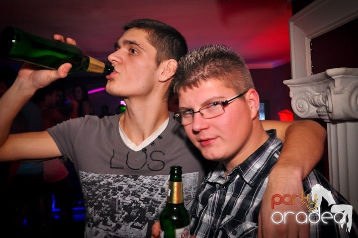 Club Atti's pe ringul de dans, 