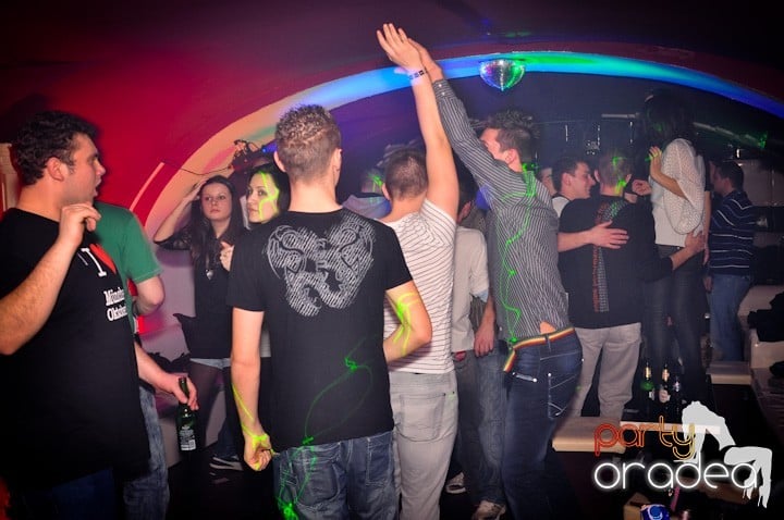 Club Atti's pe ringul de dans, 