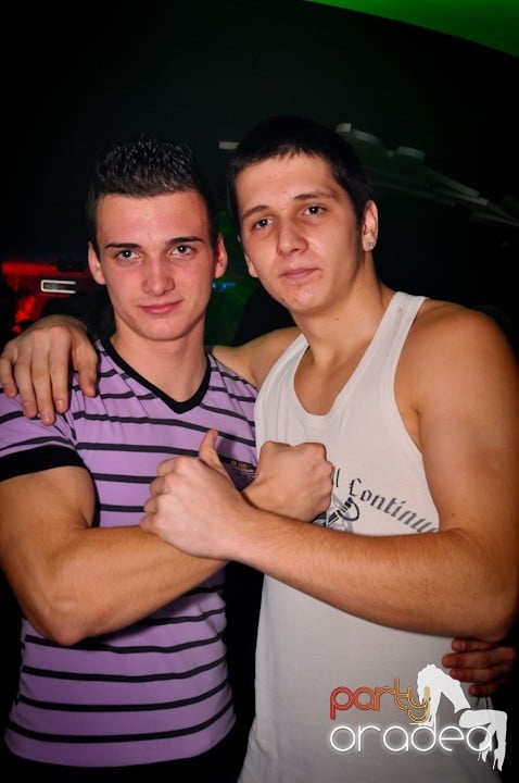 Club Atti's pe ringul de dans, 