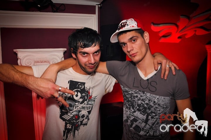 Club Atti's pe ringul de dans, 