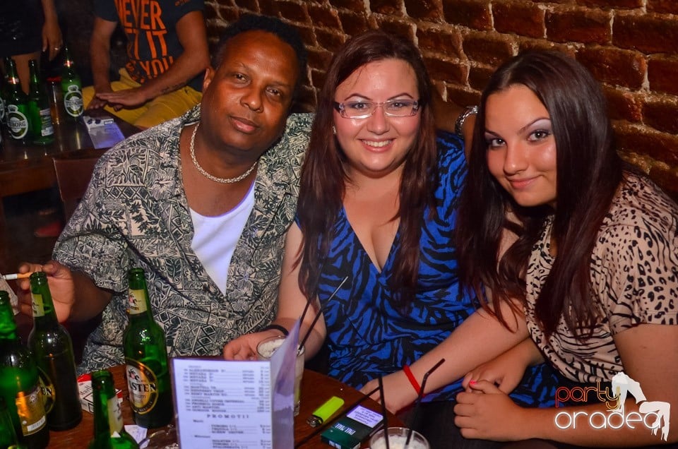 Club Escape: Caveman in the mix, 