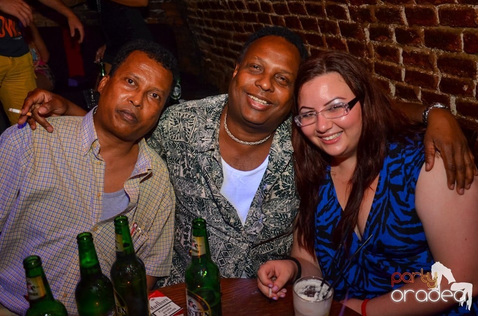 Club Escape: Caveman in the mix, 