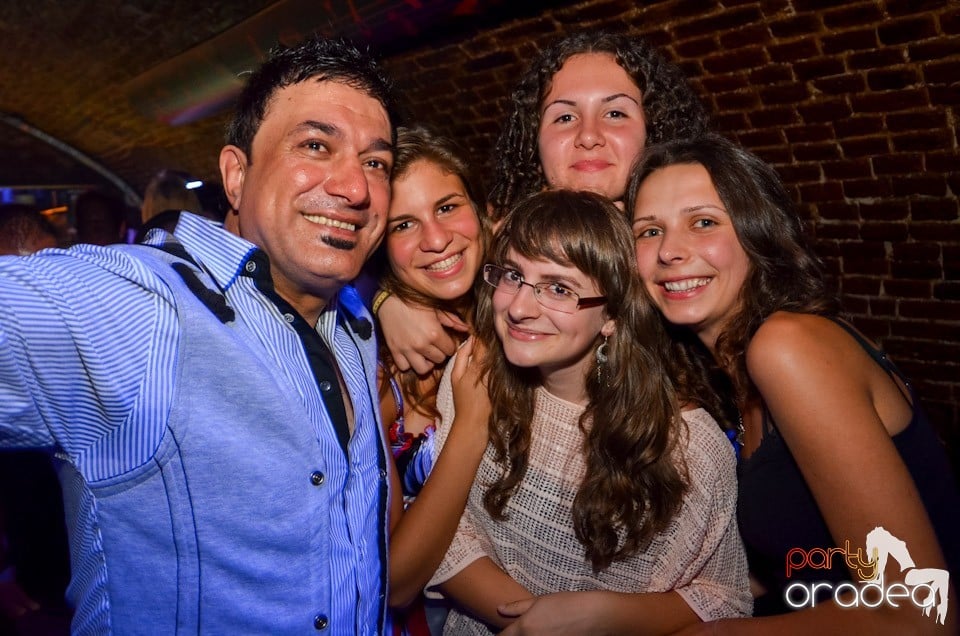 Club Escape: Caveman in the mix, 