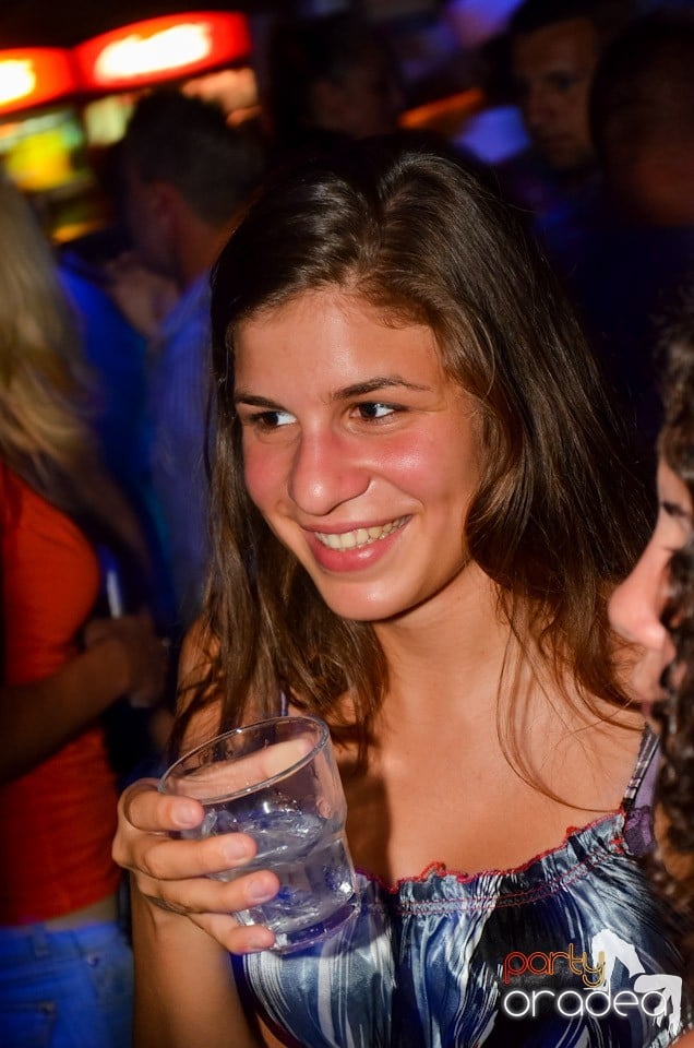 Club Escape: Caveman in the mix, 