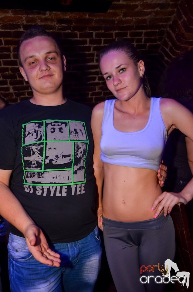 Club Escape: Caveman in the mix, 