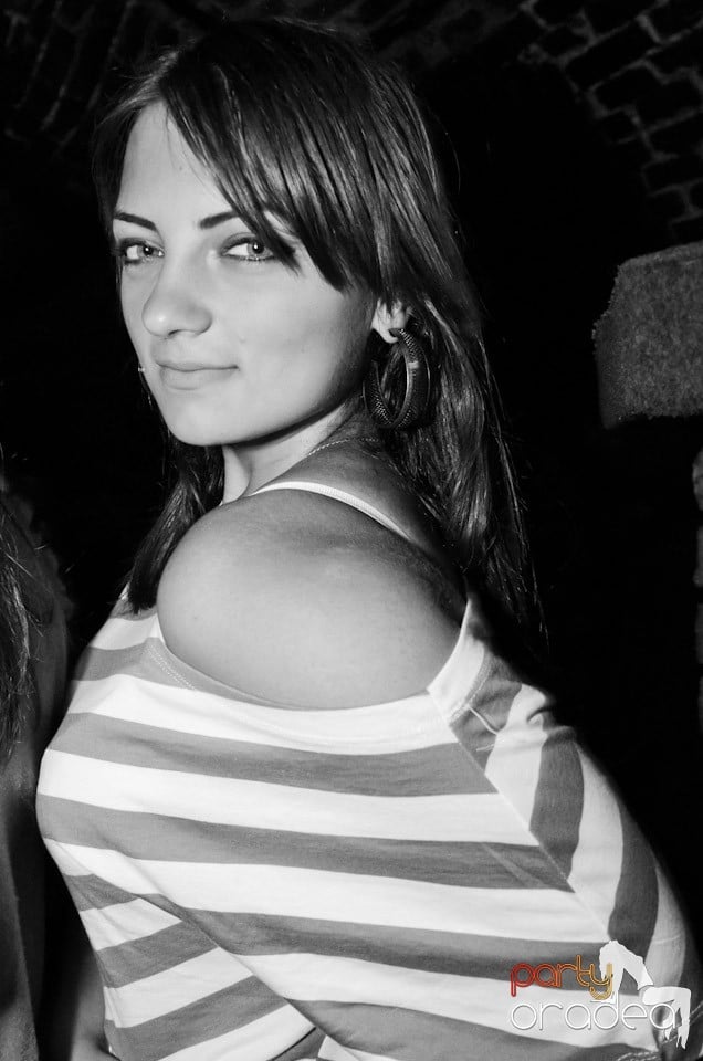 Club Escape: Caveman in the mix, 