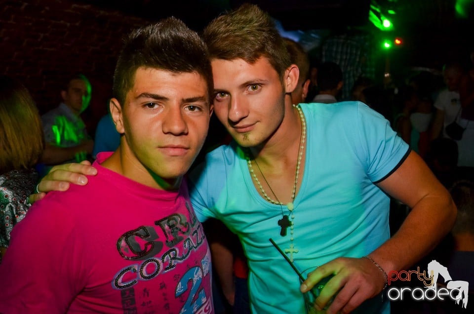 Club Escape: Caveman in the mix, 