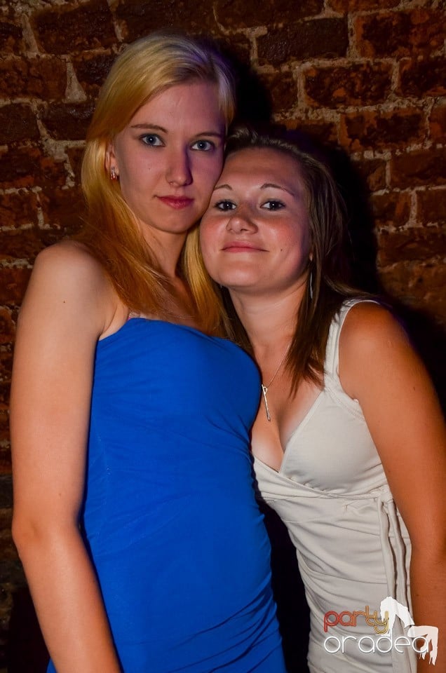 Club Escape: Caveman in the mix, 