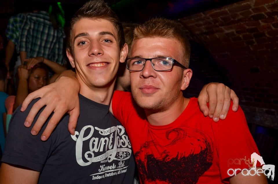 Club Escape: Caveman in the mix, 