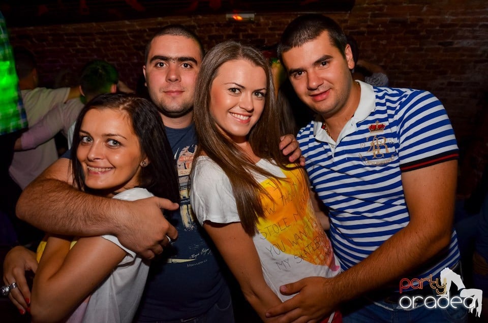 Club Escape: Caveman in the mix, 