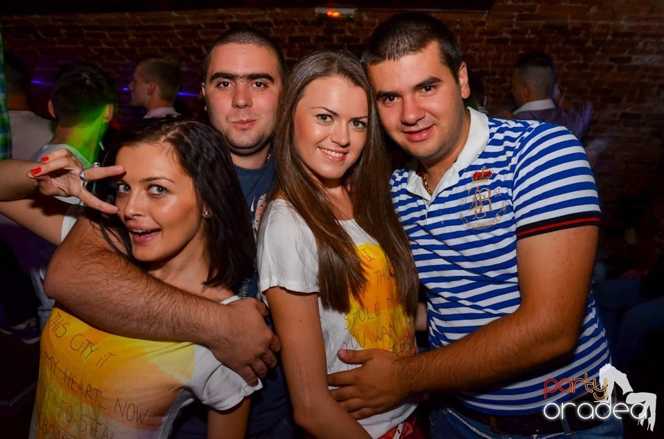 Club Escape: Caveman in the mix, 