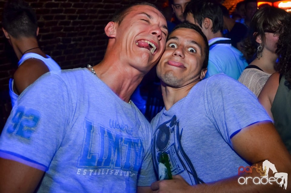 Club Escape: Caveman in the mix, 