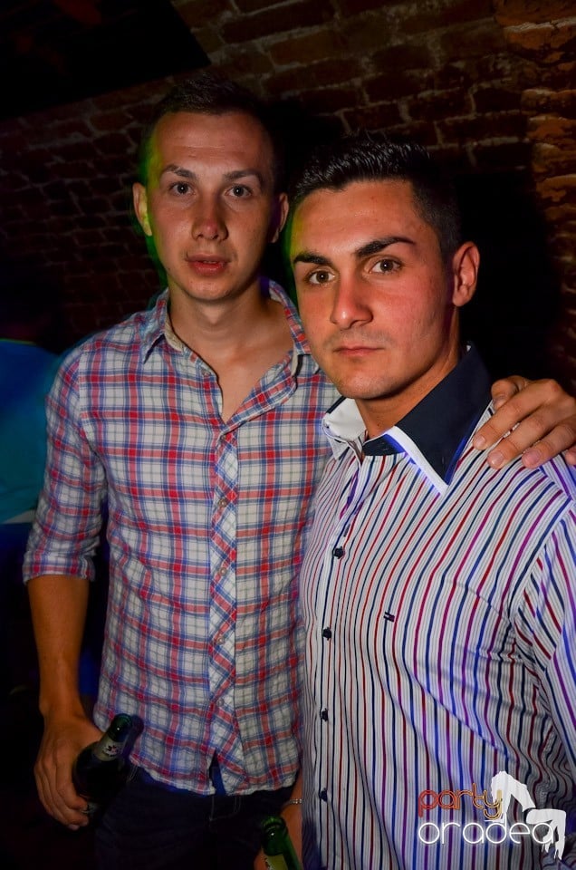 Club Escape: Caveman in the mix, 