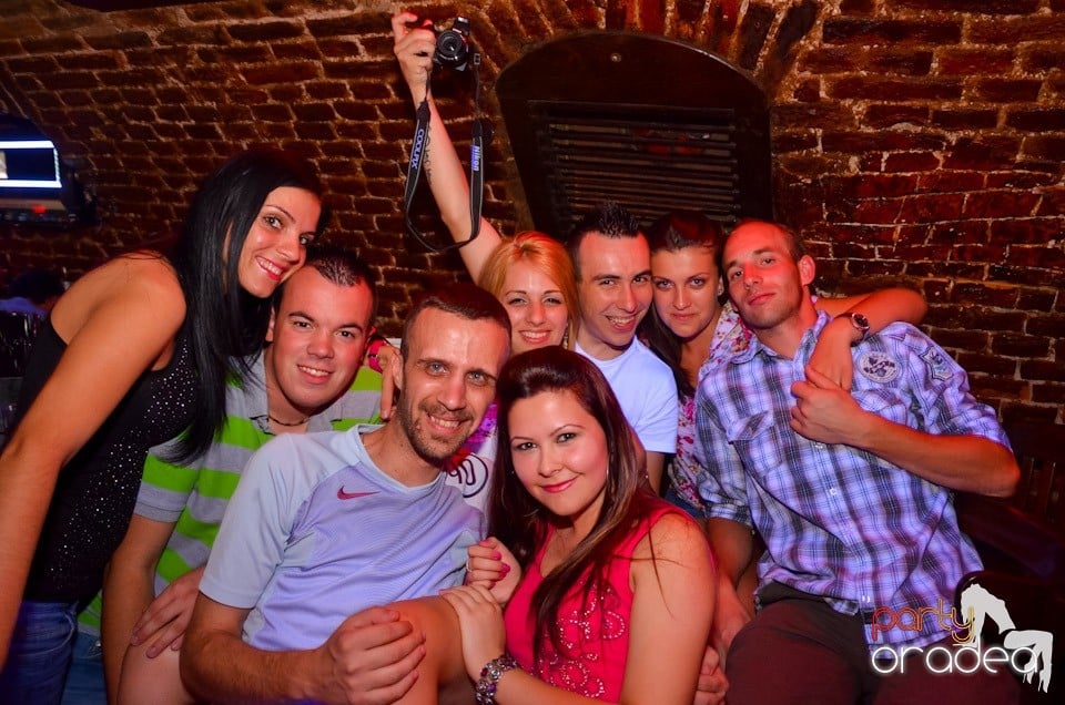 Club Escape: Caveman in the mix, 