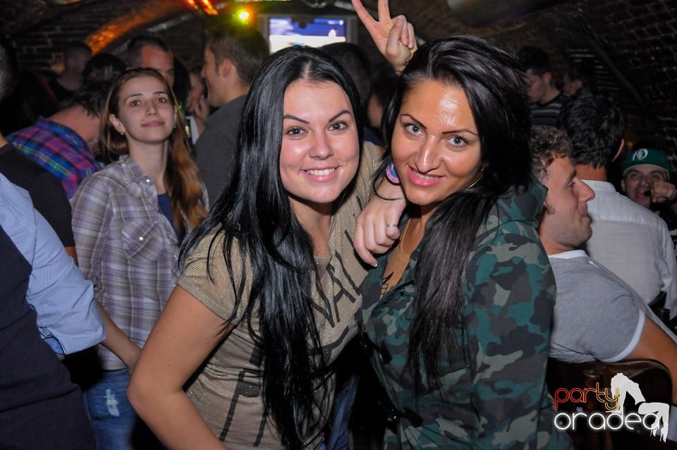 Club Escape: Caveman in the mix!, 