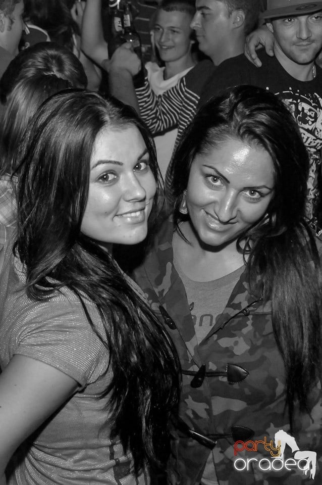 Club Escape: Caveman in the mix!, 