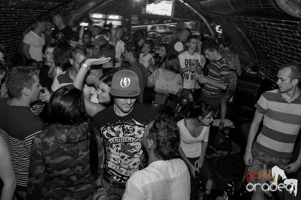 Club Escape: Caveman in the mix!, 