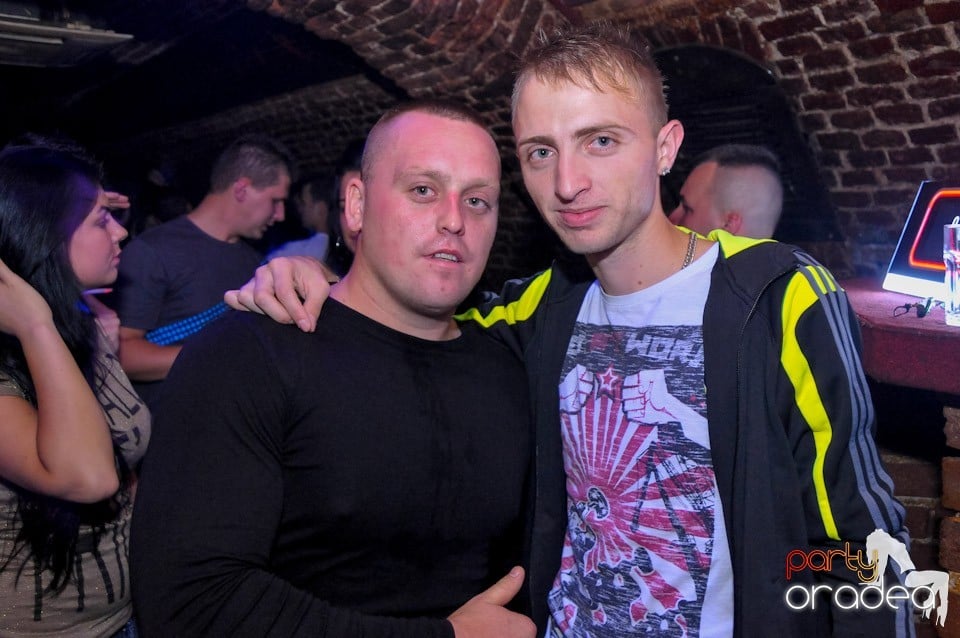 Club Escape: Caveman in the mix!, 