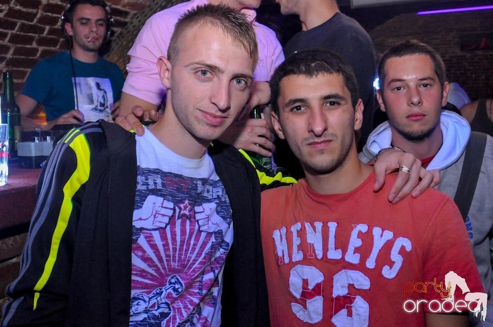 Club Escape: Caveman in the mix!, 