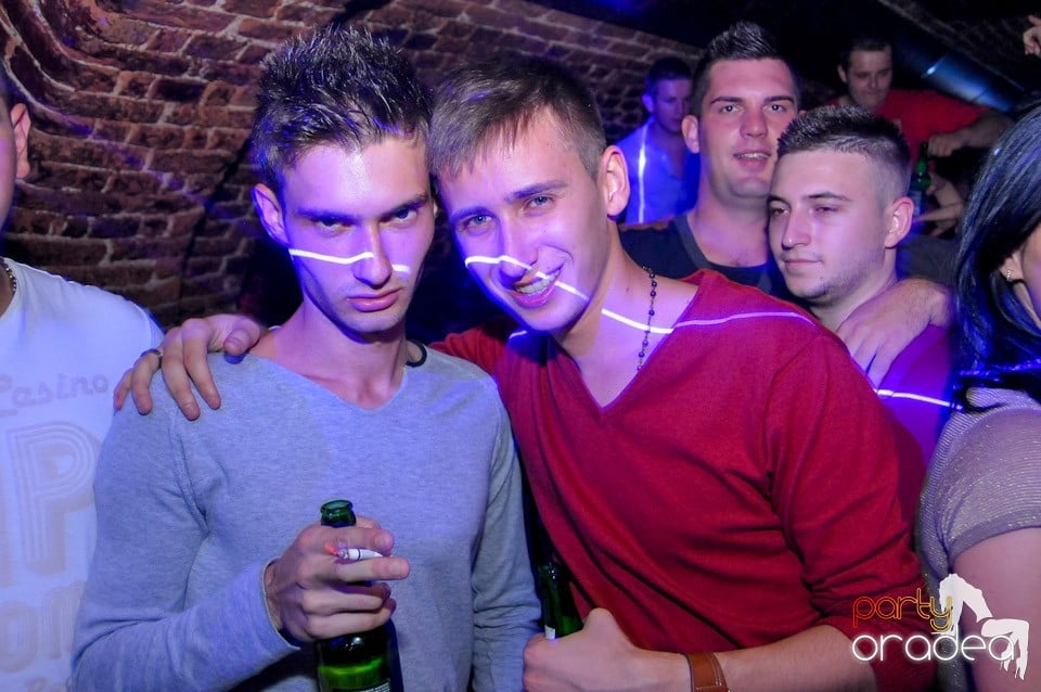 Club Escape: Caveman in the mix!, 