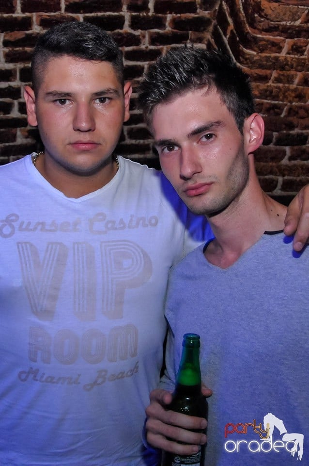 Club Escape: Caveman in the mix!, 