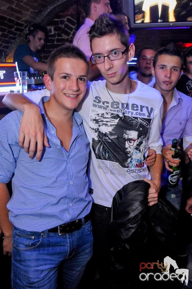 Club Escape: Caveman in the mix!, 