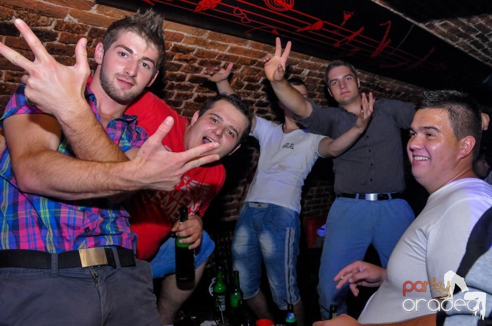 Club Escape: Caveman in the mix!, 