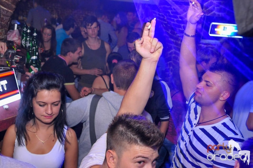 Club Escape: Caveman in the mix!, 