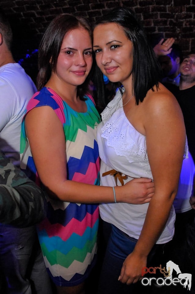 Club Escape: Caveman in the mix!, 