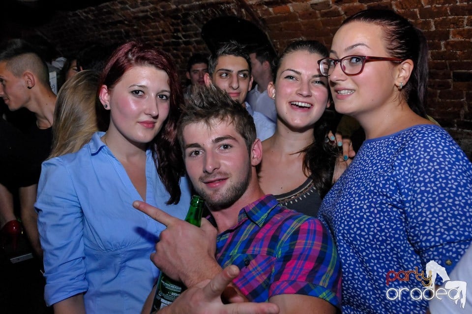 Club Escape: Caveman in the mix!, 