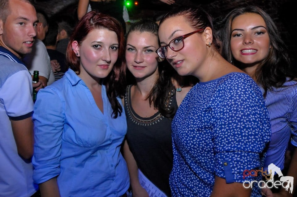 Club Escape: Caveman in the mix!, 