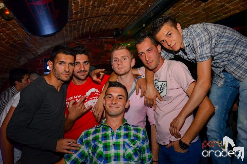 Club Escape: Caveman in the mix, 