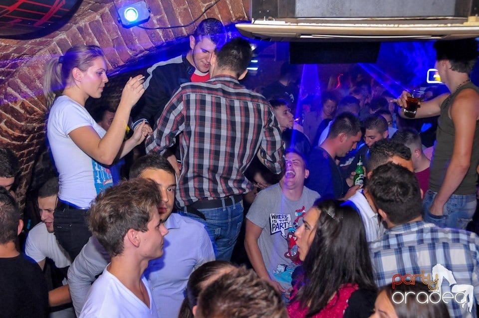 Club Escape: Caveman in the mix!, 