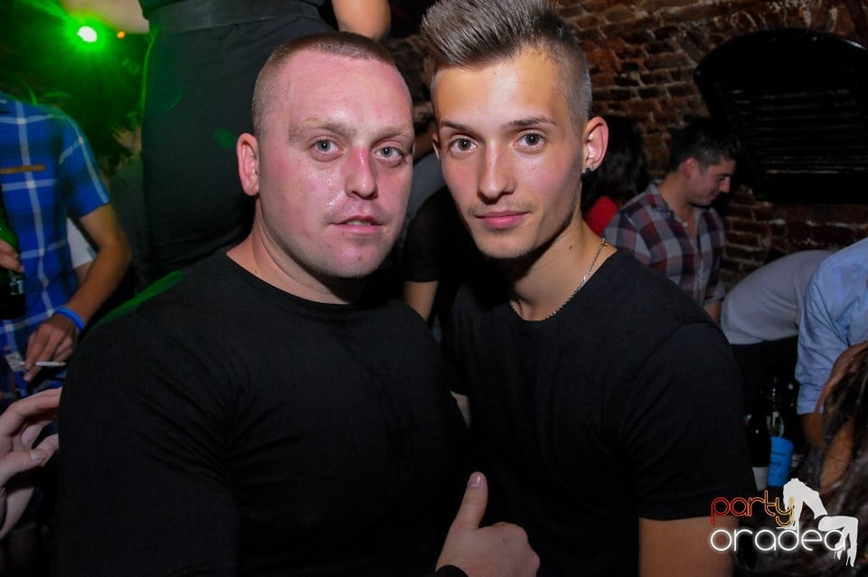 Club Escape: Caveman in the mix!, 