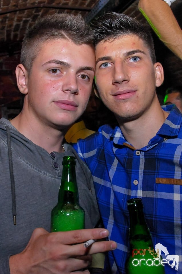 Club Escape: Caveman in the mix!, 