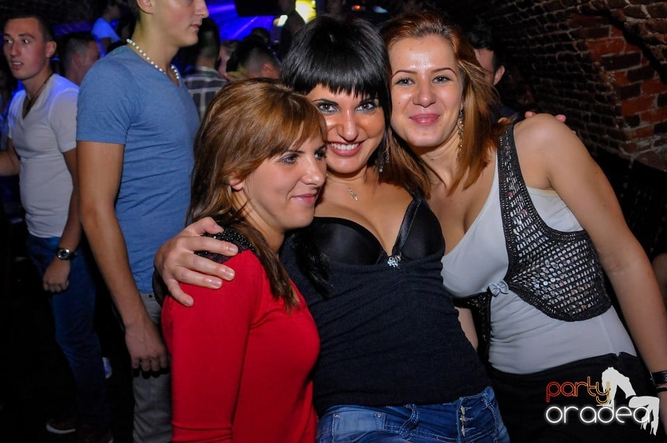 Club Escape: Caveman in the mix!, 