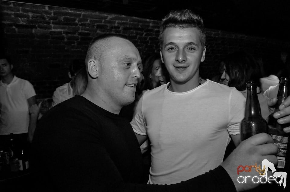 Club Escape: Caveman in the mix!, 