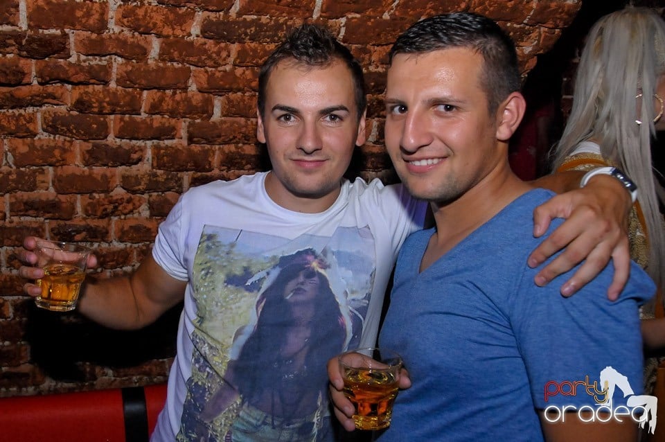 Club Escape: Caveman in the mix!, 