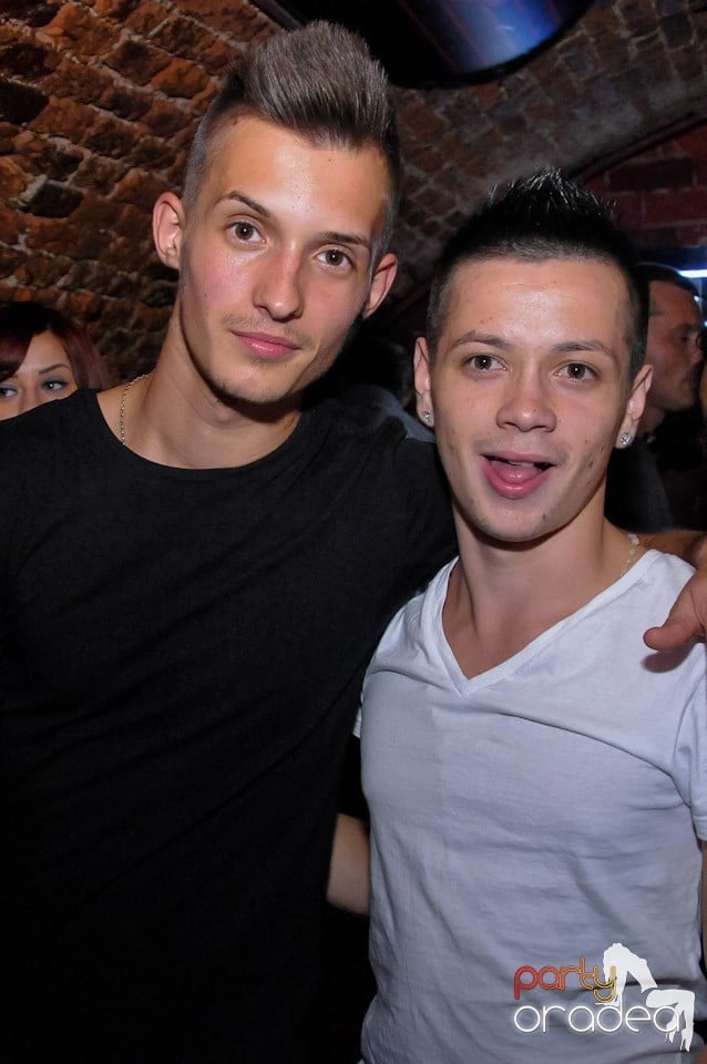 Club Escape: Caveman in the mix!, 