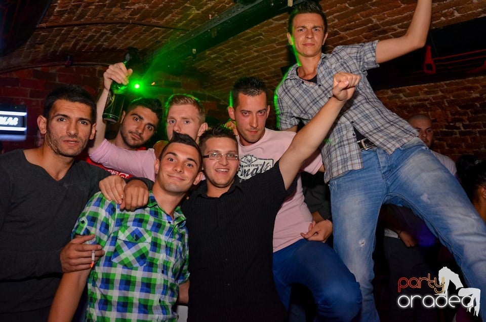 Club Escape: Caveman in the mix, 