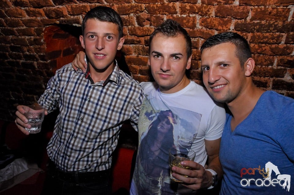 Club Escape: Caveman in the mix!, 