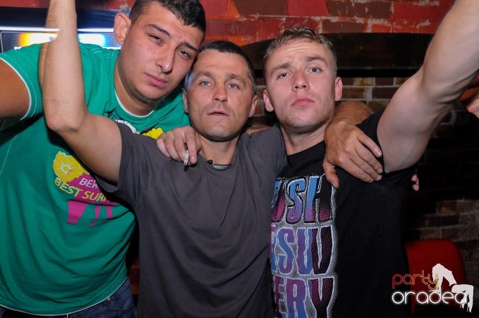 Club Escape: Caveman in the mix!, 