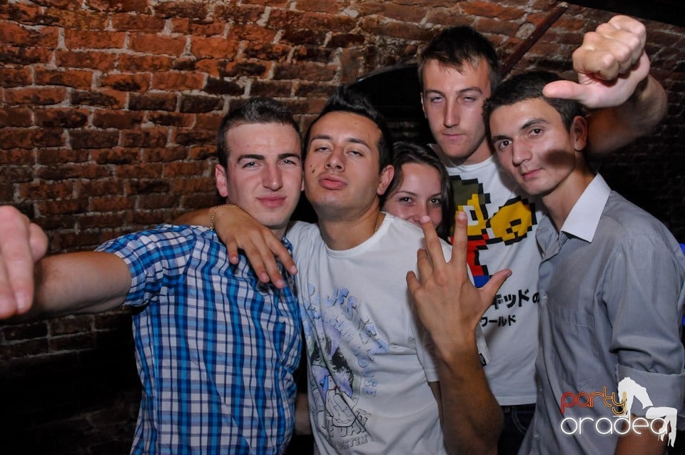 Club Escape: Caveman in the mix!, 