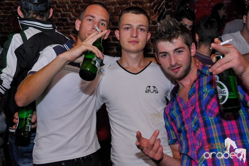 Club Escape: Caveman in the mix!, 