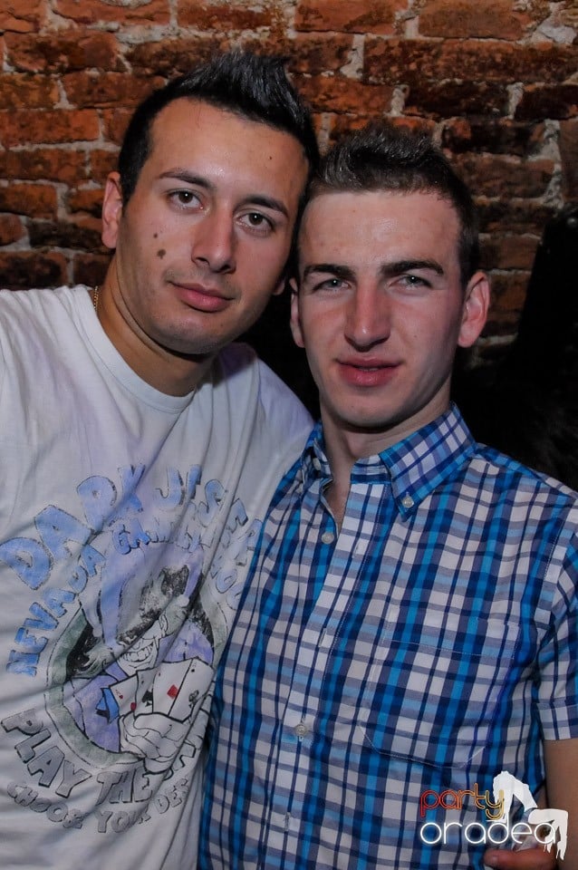 Club Escape: Caveman in the mix!, 