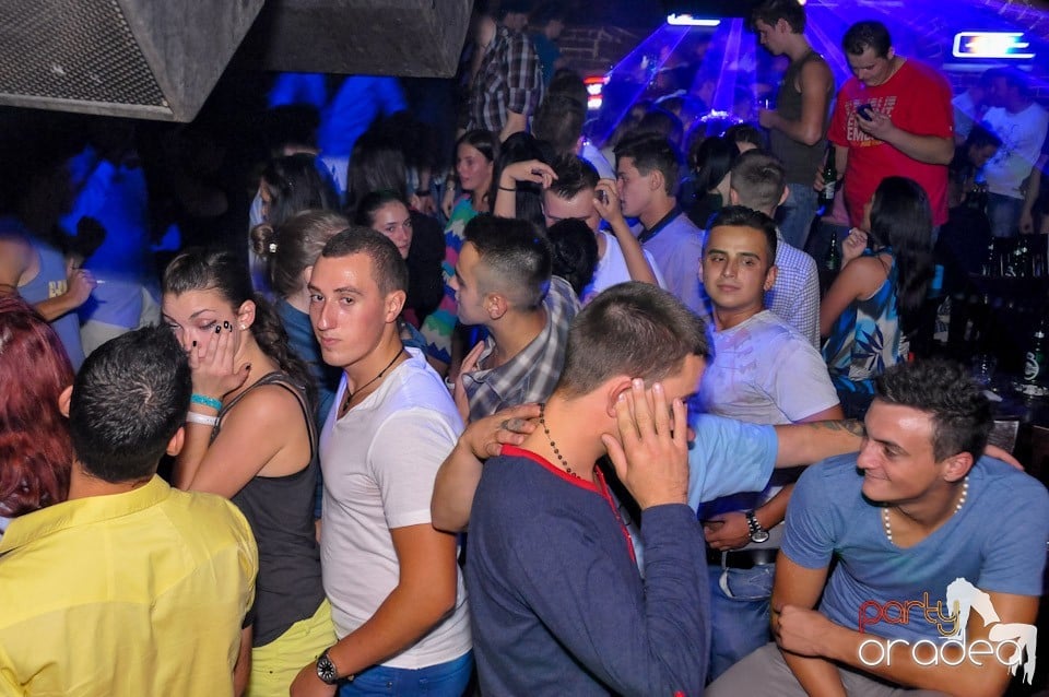 Club Escape: Caveman in the mix!, 