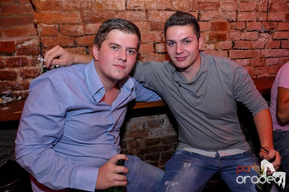 Club Escape: Caveman in the mix!, 